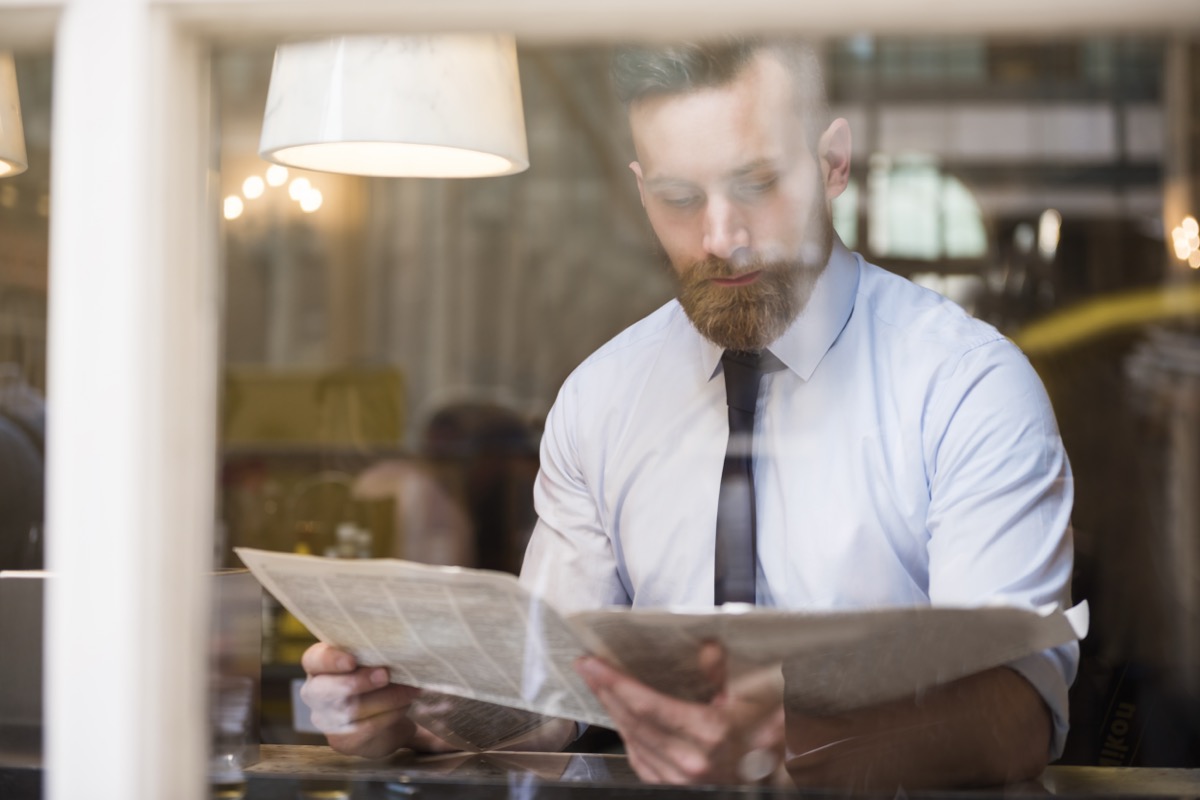 Sala de redacción de un medio digital moderno